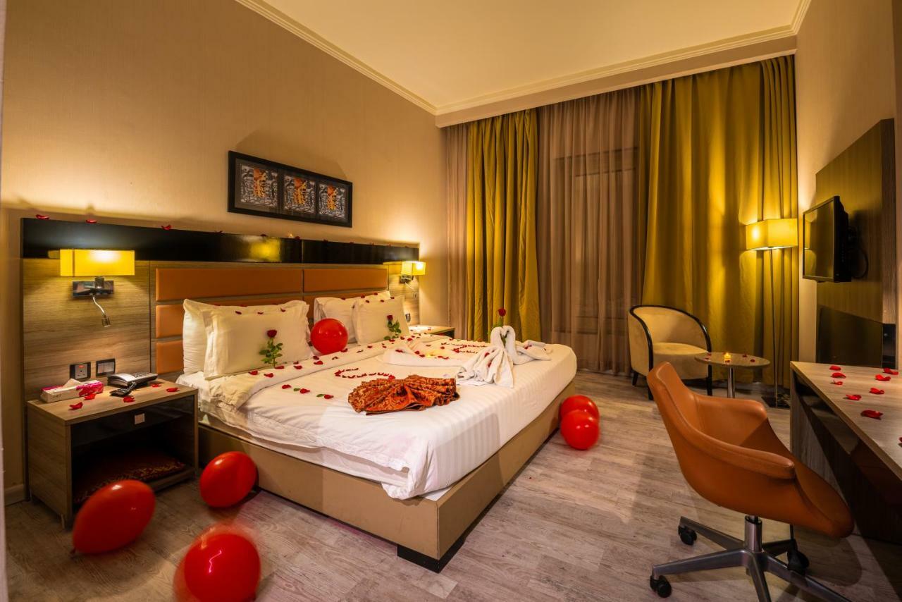 Mira Waterfront 3*